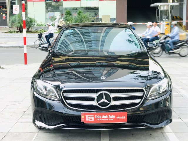 Mercedes Benz E 250_Model 2019, siêu lướt hơn 2v km thôi ạ, sơn zin cả xe, đã check hãng rất kỹ