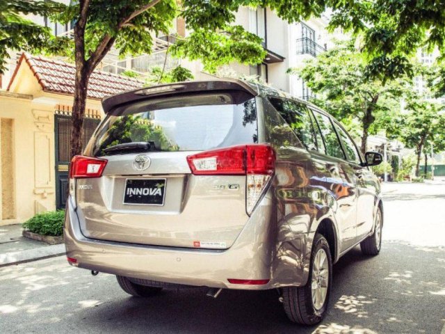 Cần bán xe Toyota Innova 2.0G sản xuất năm 2020, màu nâu vàng