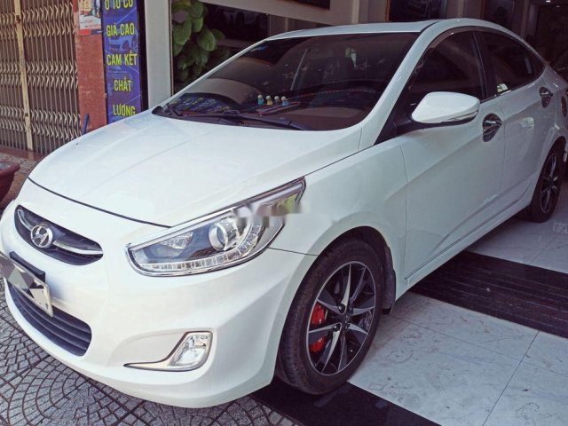 Cần bán Hyundai Accent Blue 1.4AT sản xuất 2015, màu trắng, nhập khẩu nguyên chiếc như mới0