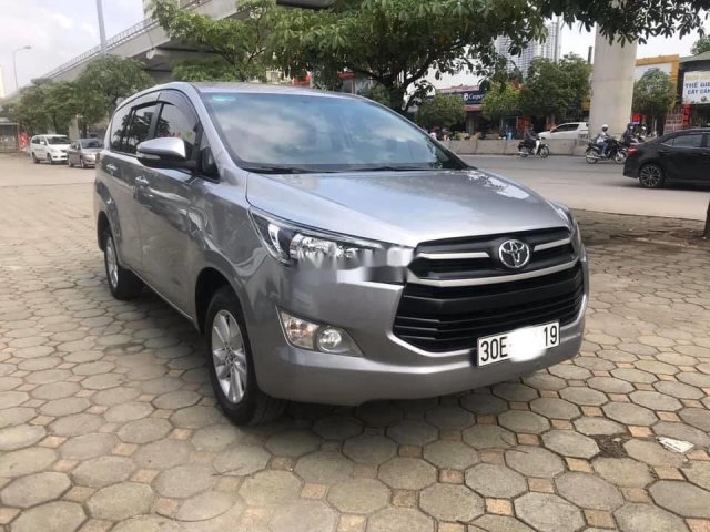 Cần bán lại xe Toyota Innova sản xuất năm 2017, giá tốt