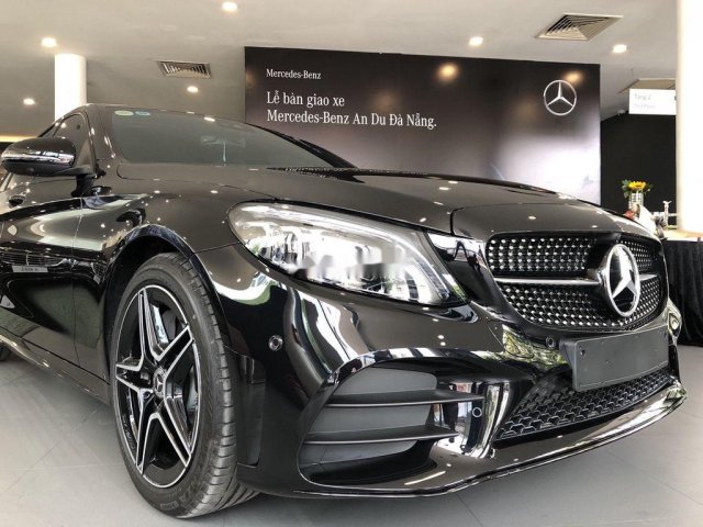 Cần bán xe Mercedes C300 đời 2019, màu đen như mới