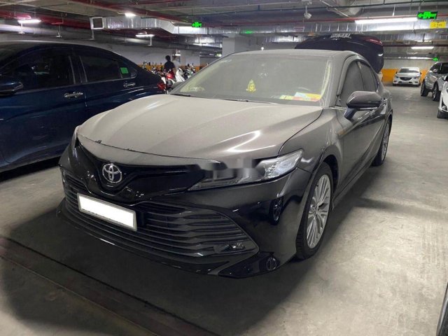 Bán xe Toyota Camry 2.5Q năm 2019, màu xám, nhập khẩu 