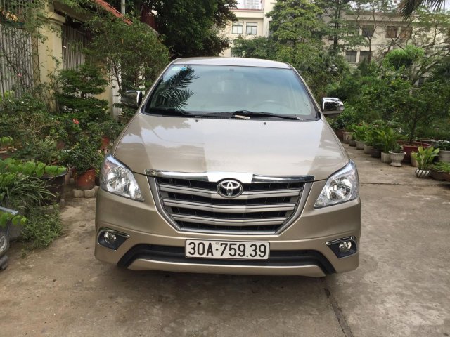 Chính chủ tôi cần bán chiếc Toyota Innova 2.0E xịn bản đủ, sản xuất 2015