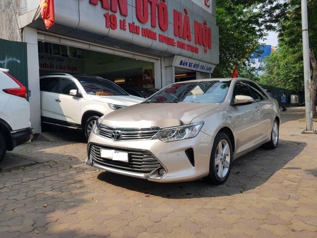 Bán ô tô Toyota Camry sản xuất 2016 giá cạnh tranh0