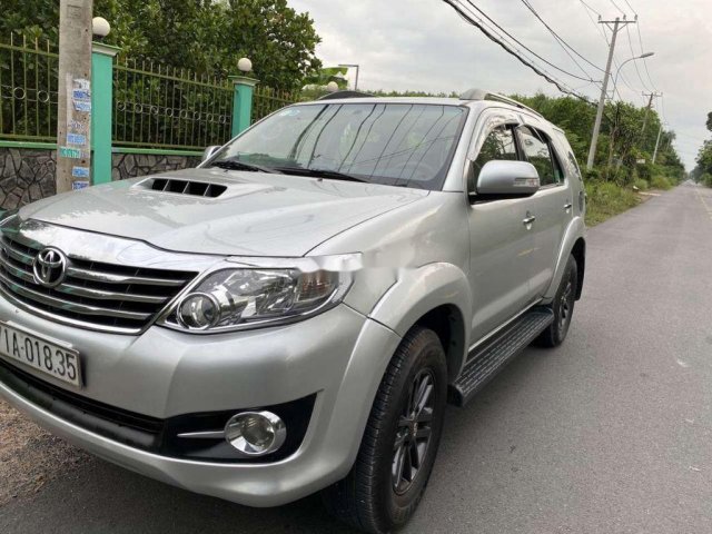 Cần bán gấp Toyota Fortuner năm 2015 còn mới, 645tr0