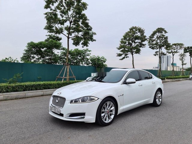 Bán Jaguar XF Premium Luxury 2.0 sản xuất 2014, màu trắng, nhập khẩu