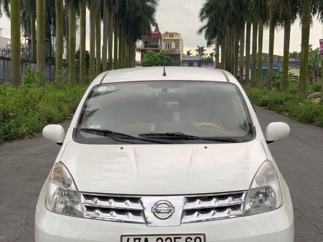 Bán Nissan Livina đời 2011, màu trắng0