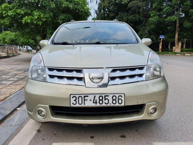 Cần bán Nissan Grand Livina đời 2012 số tự động