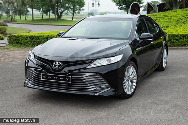 Cần bán xe Toyota Camry đời 2020