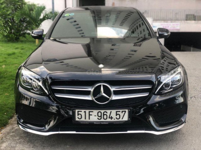 Cần bán gấp Mercedes năm sản xuất 2017, màu đen