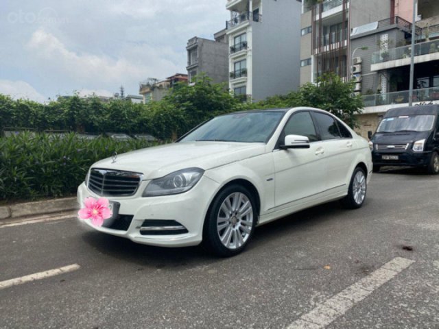 Cần bán gấp Mercedes C250 đời 2011, màu trắng còn mới, 525 triệu