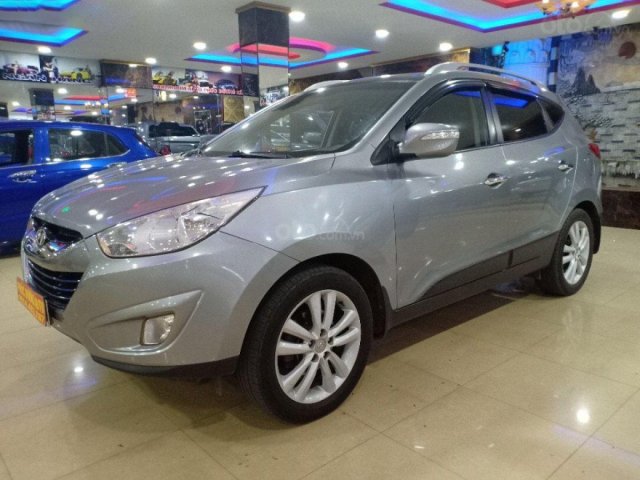 Cần bán Hyundai Tucson sản xuất 2010, màu bạc, nhập khẩu