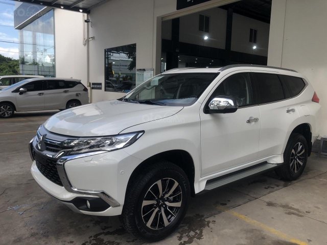 Bán hàng toàn quốc: Pajero Sport Mới 100%, số sàn, máy dầu0