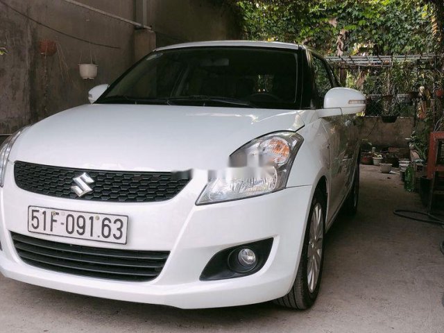 Cần bán gấp Suzuki Swift đời 2015 số tự động, giá 355tr