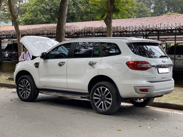 Bán xe Ford Everest Titanium 4x2AT năm 2019, màu trắng, nhập khẩu nguyên chiếc  