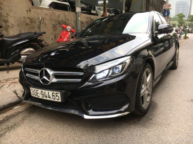Cần bán gấp Mercedes Benz C300 AMG năm 2017, màu đen0