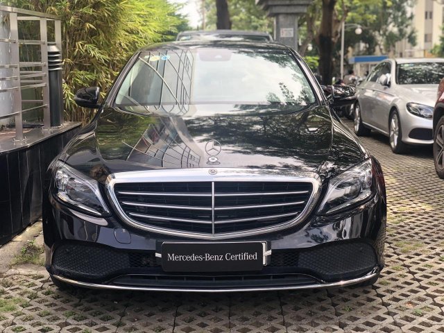 Mercedes C200 Exclusive 4000km như mới0