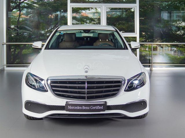 Mercedes E200 trắng 99%, đẹp như mới0