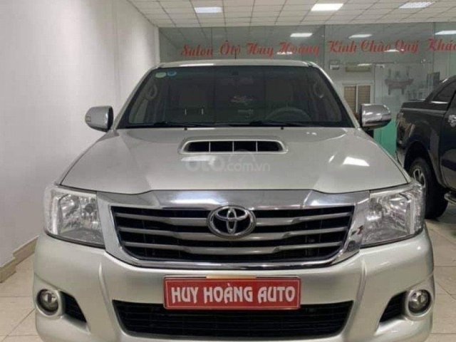 Cần bán gấp Toyota Hilux 2.5E 4x2 MT đời 2014, màu bạc, nhập khẩu nguyên chiếc chính chủ0