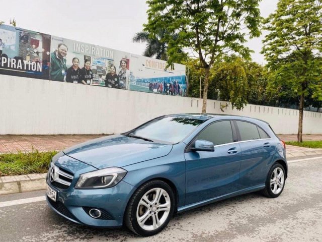 Bán Mercedes A200 đời 2013, màu xanh lam, xe nhập còn mới