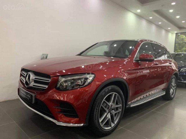 Cần bán gấp GLC 300 Mercedes đời 2019, màu đỏ