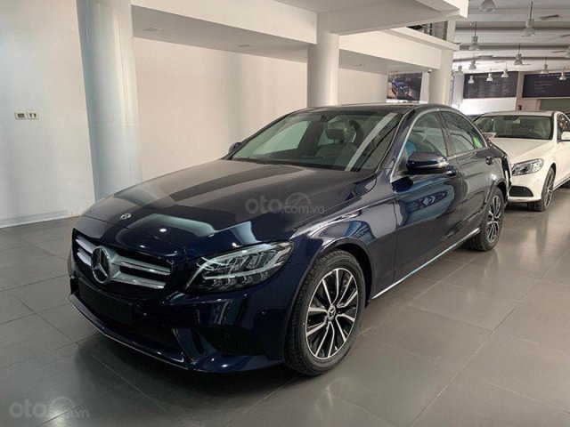 Cần bán xe Mercedes C200 2019, màu xanh lam như mới