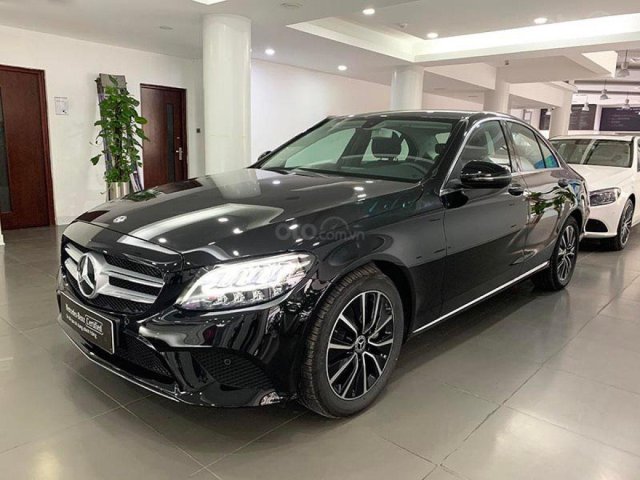 Bán Mercedes C200 2019, màu đen như mới0