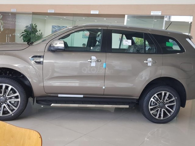 Hà Thành Ford bán Ford Everest sản xuất 2020