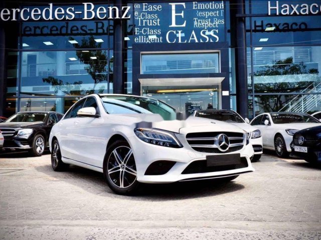 Cần bán xe Mercedes C180 đời 2020, màu trắng0