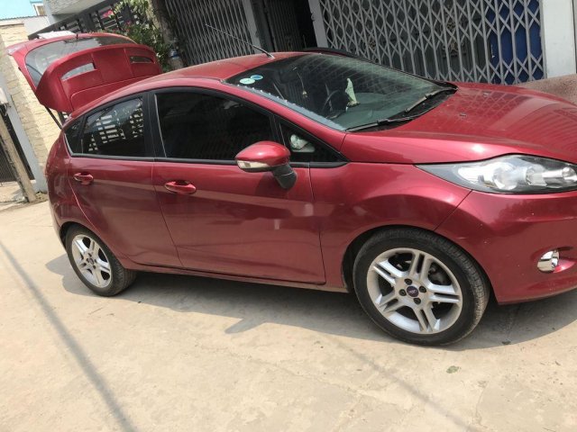 Cần bán lại xe cũ Ford Fiesta năm sản xuất 2012, màu đỏ, xe nhập còn mới0