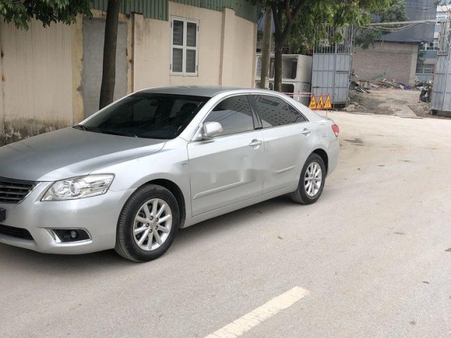 Cần bán Toyota Camry sản xuất năm 2011 còn mới