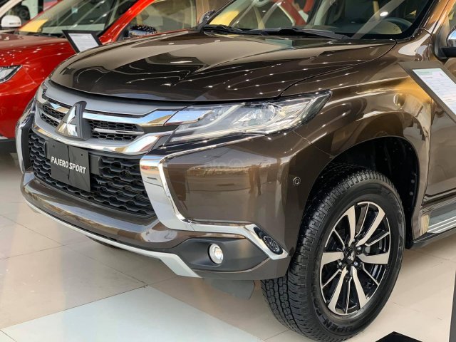 Toàn quốc: Pajero Sport mới 100%, số tự động, miễn phí vận chuyển toàn quốC0