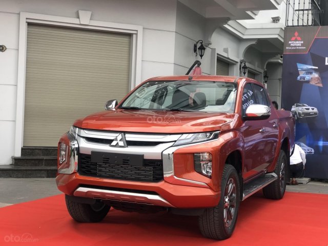 Bán Mitsubishi Triton 4x2 AT năm sản xuất 2019, màu đỏ, nhập khẩu