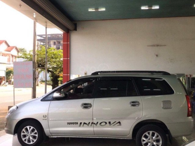 Cần bán gấp Toyota Innova đời 2007, màu bạc0