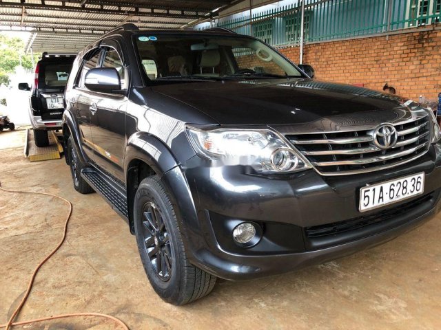 Bán Toyota Fortuner 2012, màu xám, xe gia đình0