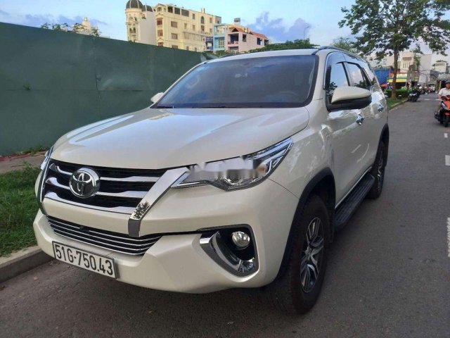 Bán Toyota Fortuner sản xuất năm 2018, màu trắng, nhập khẩu số tự động