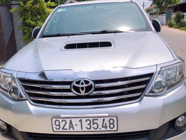 Cần bán xe Toyota Fortuner sản xuất năm 2013, màu bạc xe gia đình