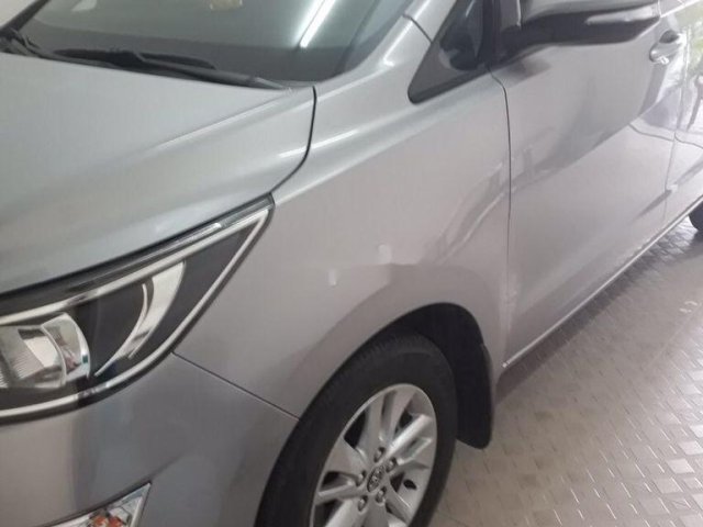 Bán Toyota Innova năm 2017, màu bạc, chính chủ, giá tốt0