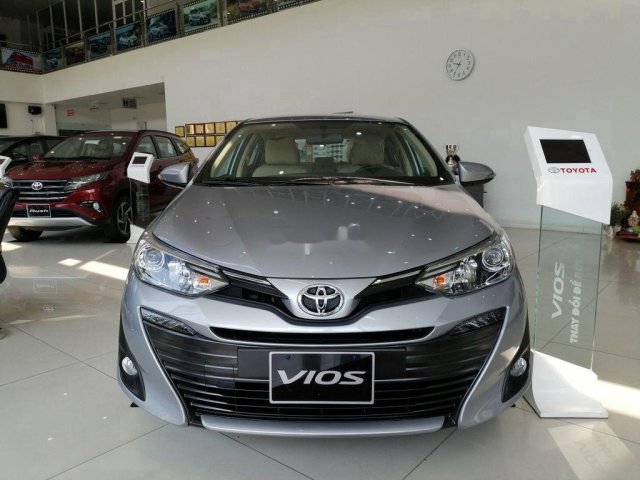 Cần bán xe Toyota Vios đời 2020, màu bạc