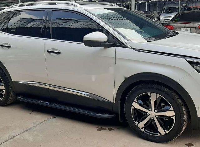 Cần bán xe Peugeot 3008 năm 2019, màu trắng như mới0