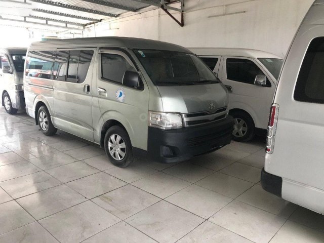 Bán Toyota Hiace 2.5 năm 2010, màu xanh lam còn mới