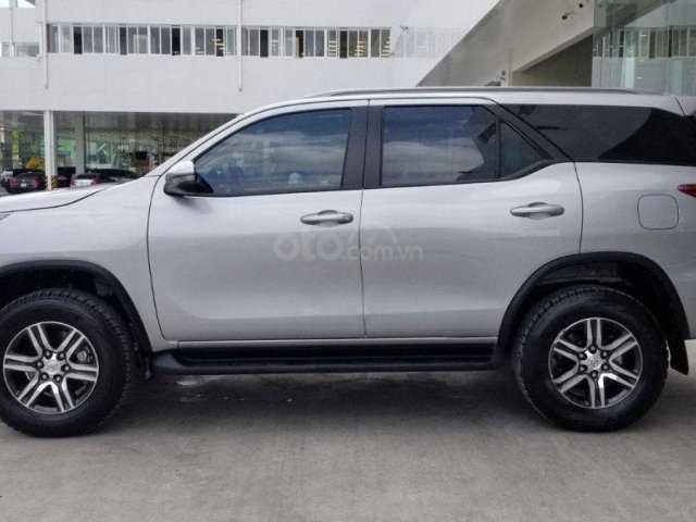 Cần bán lại xe Toyota Fortuner 2.4G 4x2 MT năm sản xuất 2019, màu bạc còn mới0