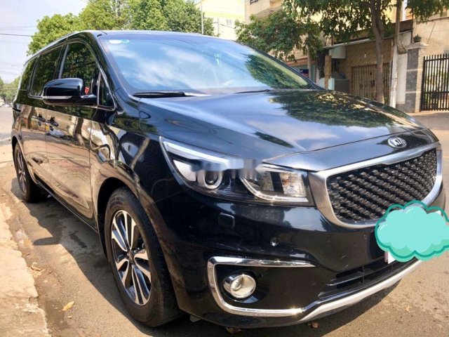 Bán Kia Sedona năm sản xuất 2016, màu đen còn mới