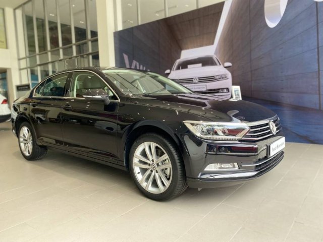 Bán Volkswagen Passat 2018, màu đen, nhập khẩu