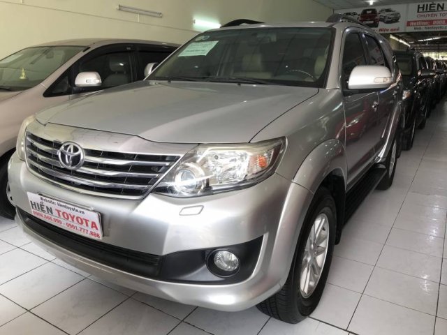 Bán xe Toyota Fortuner 2.7 năm sản xuất 2012, màu bạc còn mới, giá 580tr