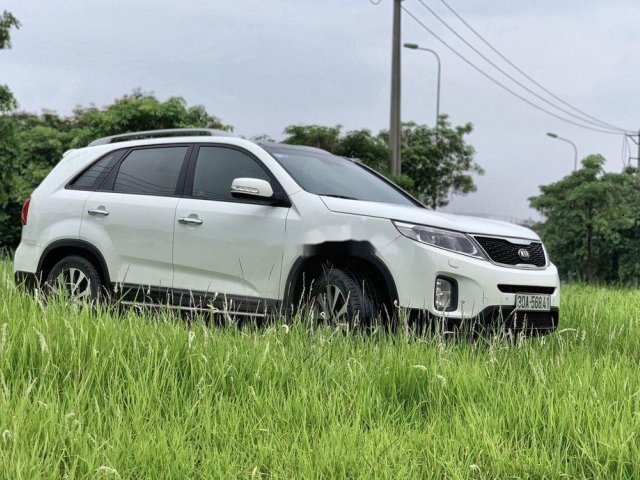 Cần bán Kia Sorento sản xuất 2015, màu trắng còn mới