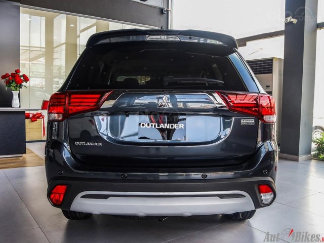 Bán Mitsubishi Outlander đời 2020, giảm 50% thuế, đặt hàng ngay để được ưu đãi lớn, giá chưa đến 900tr0