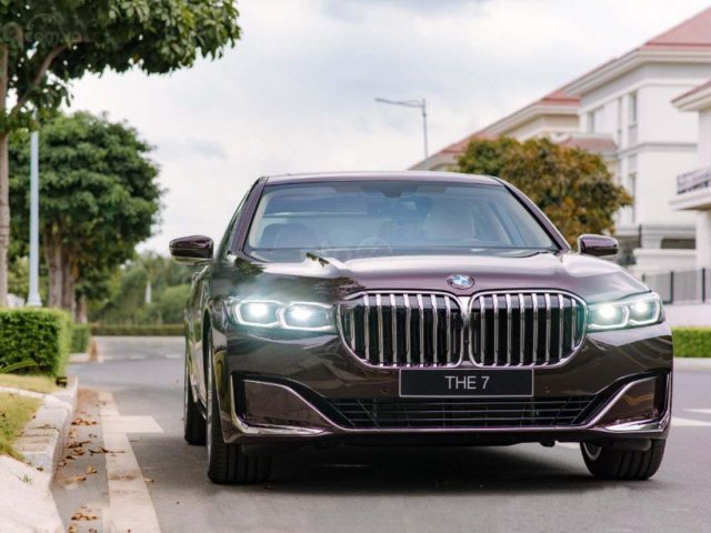 Cần bán xe BMW 730Li năm sản xuất 2019, màu đỏ, xe nhập0