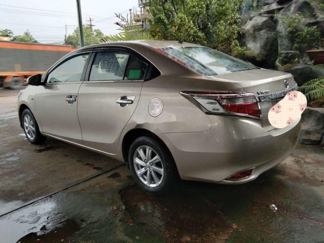 Bán xe Toyota Vios sản xuất năm 2015 xe gia đình, giá tốt0