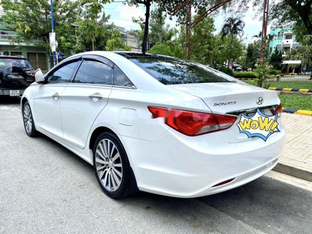 Bán xe Hyundai Sonata 2.0AT sản xuất năm 2013, màu trắng số tự động0